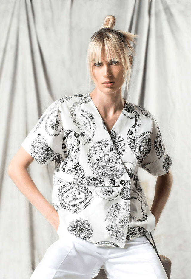 Camicia incrociata stampa piatti nera