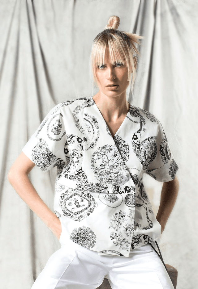 Camicia incrociata stampa piatti nera